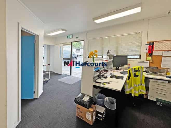 Warehouse with Yard - Mt Wellington