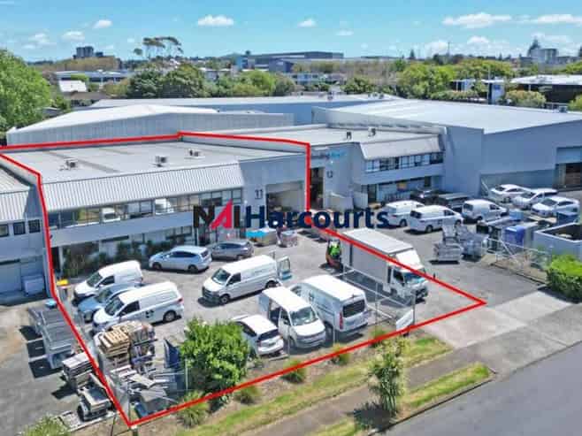 Warehouse with Yard - Mt Wellington