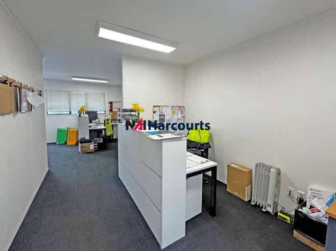 Warehouse with Yard - Mt Wellington