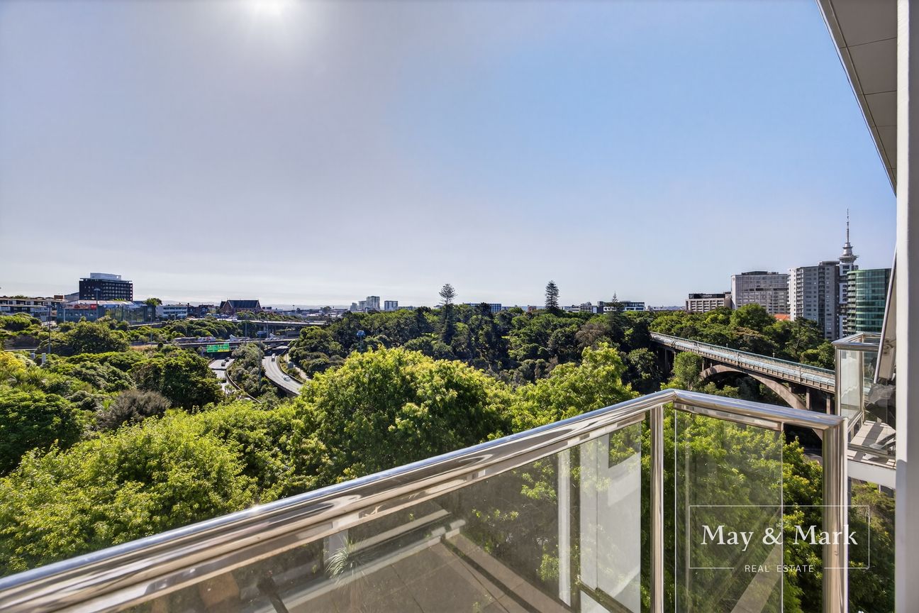Rare Find! Bridgeside Apartment with 2 Carparks – další