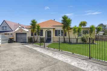 7a Nathan Place, West End