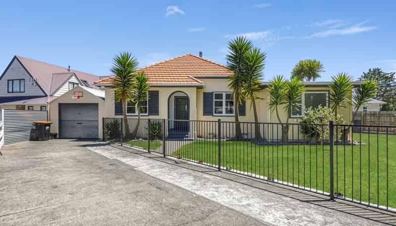 7a Nathan Place, West End