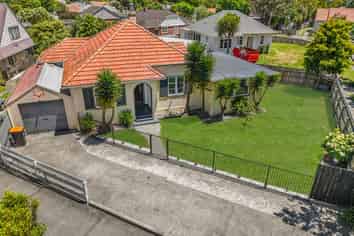 7a Nathan Place, West End