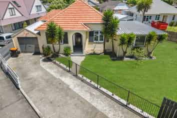 7a Nathan Place, West End