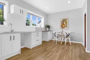 7a Nathan Place, West End