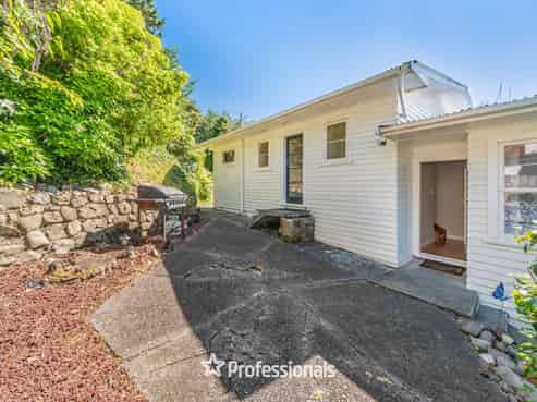 8 Harlow Grove, Wainuiomata