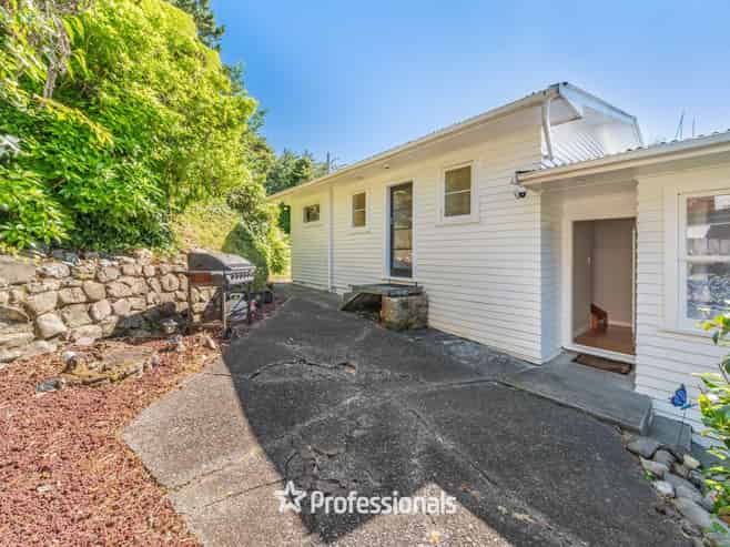 8 Harlow Grove, Wainuiomata