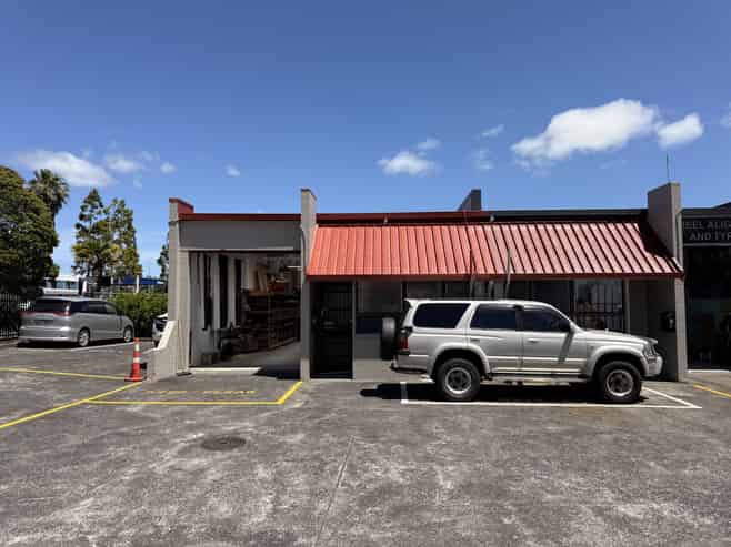 Prime road-front industrial unit – Ready to go