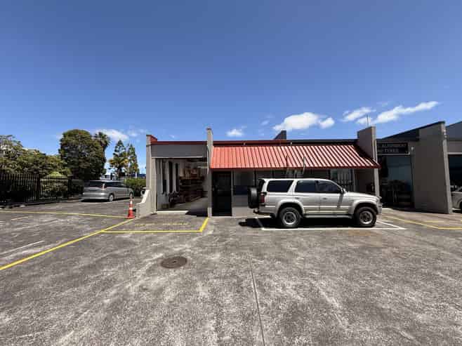 Prime road-front industrial unit – Ready to go