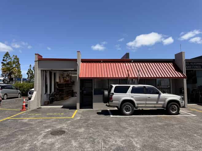 Prime road-front industrial unit – Ready to go