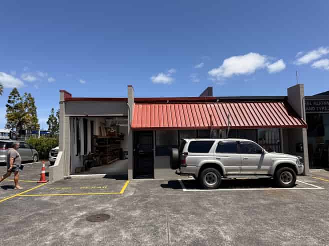 Prime road-front industrial unit – Ready to go