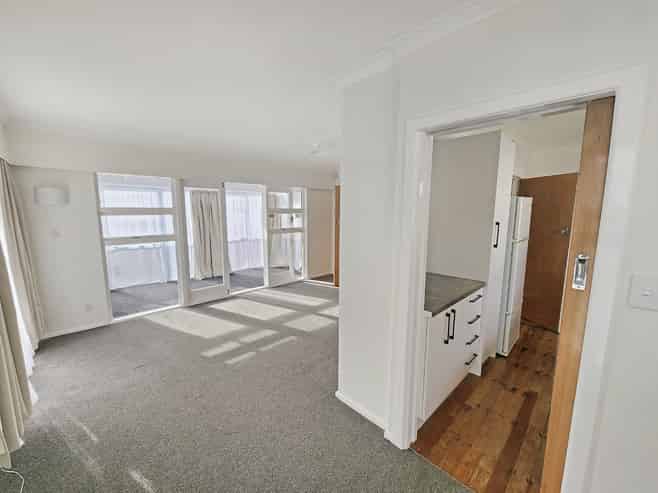 10 Amberley Grove, Belmont