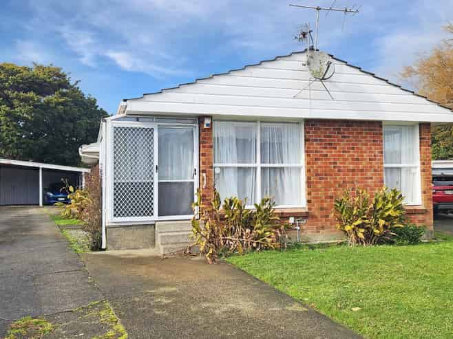 10 Amberley Grove, Belmont