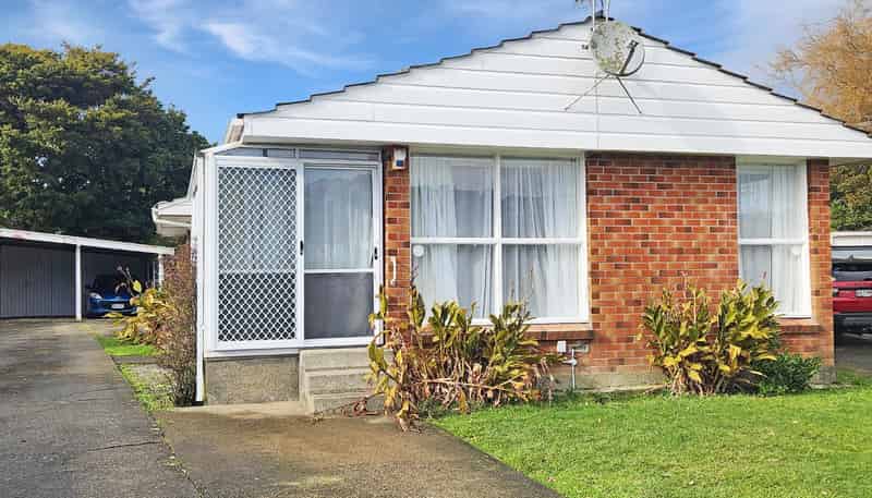 10 Amberley Grove, Belmont