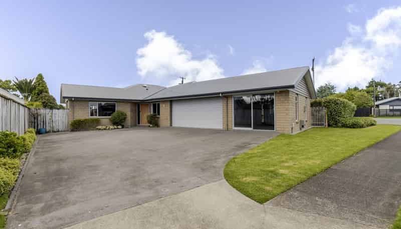 2 Oakwood Drive, Highlands Park