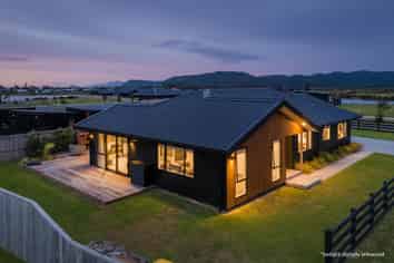 2 Kotare Way, Matarangi