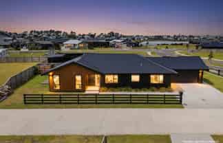 2 Kotare Way, Matarangi