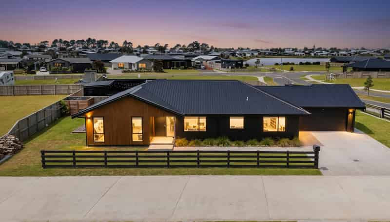 2 Kotare Way, Matarangi