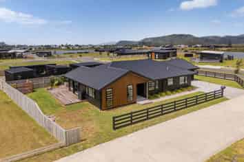 2 Kotare Way, Matarangi