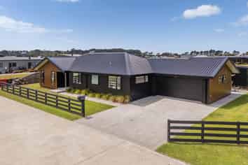 2 Kotare Way, Matarangi