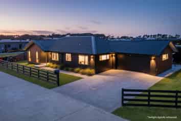 2 Kotare Way, Matarangi