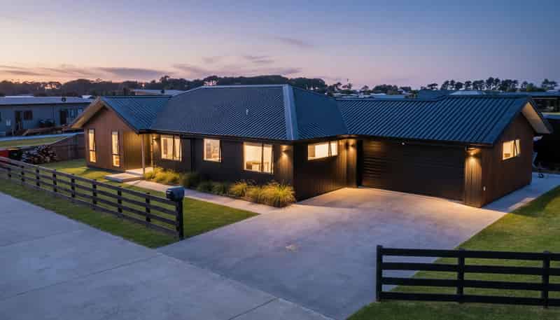 2 Kotare Way, Matarangi
