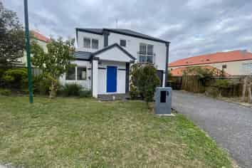 3 Dainton Place, New Lynn