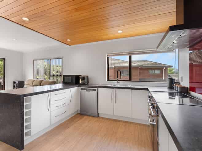 24 St James Court, Paraparaumu