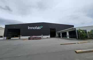 Large format Izone warehouse with cranes and multiple access