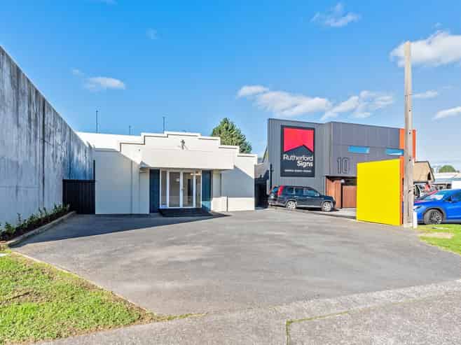 Versatile City Fringe Offering