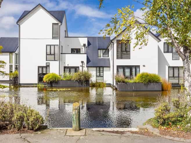 10/140 Office Road, Merivale