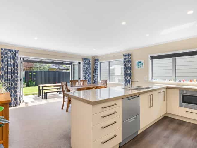 1 Chalfont Road, Silverstream