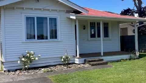 10 Collins Street, Hawera