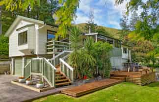 82 Thompsons Road, Okoia