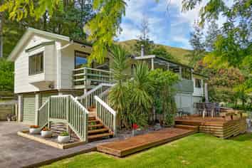 82 Thompsons Road, Okoia