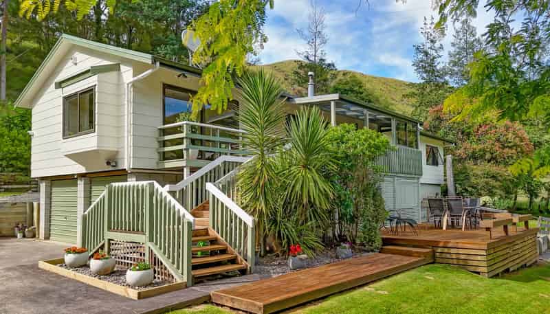 82 Thompsons Road, Okoia