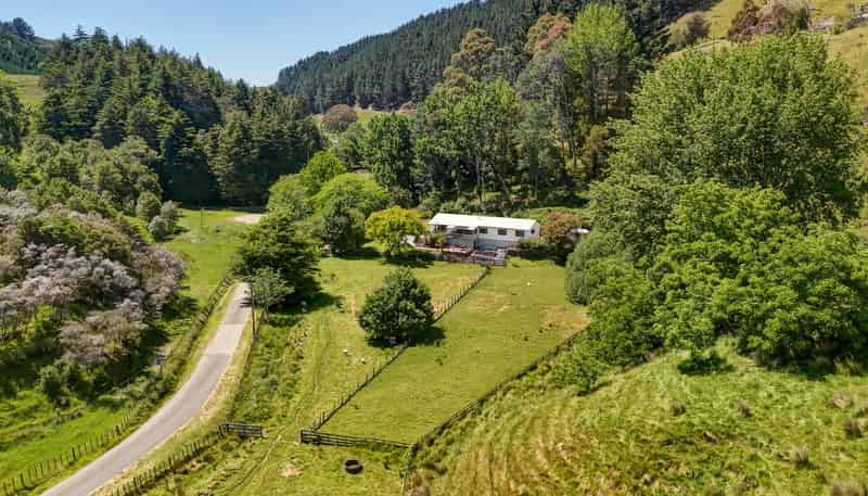 82 Thompsons Road, Okoia