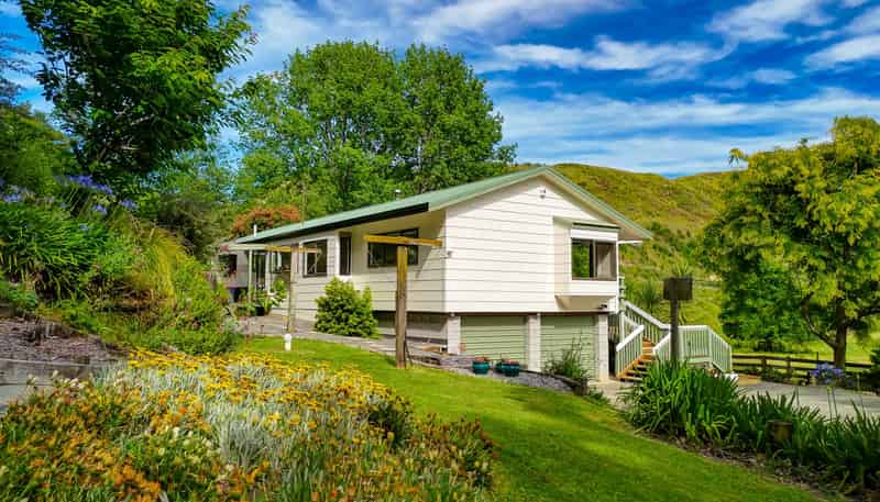 82 Thompsons Road, Okoia