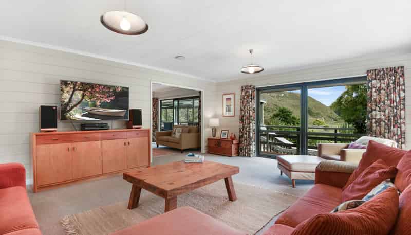 82 Thompsons Road, Okoia