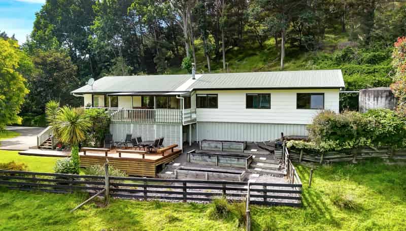 82 Thompsons Road, Okoia