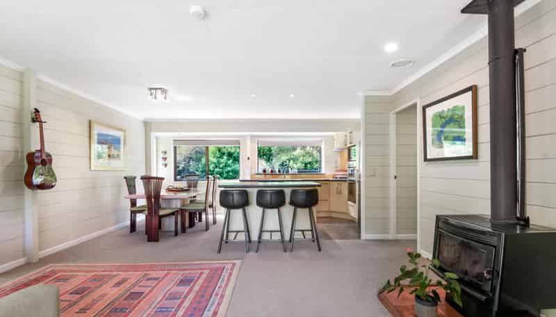 82 Thompsons Road, Okoia