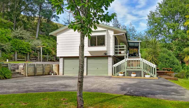 82 Thompsons Road, Okoia