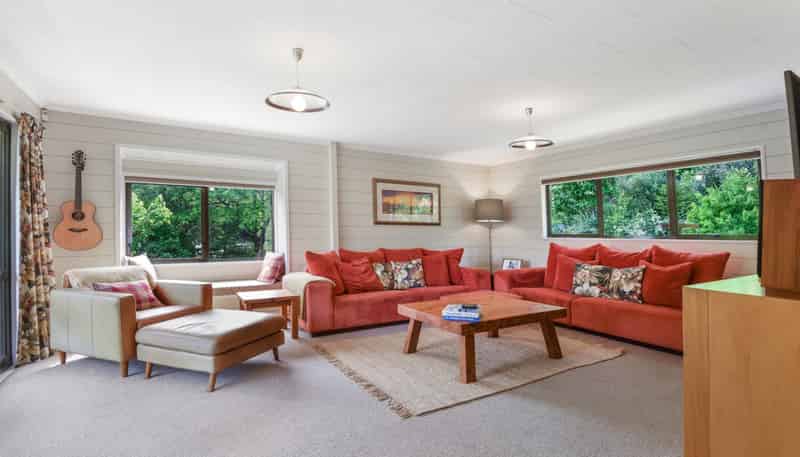 82 Thompsons Road, Okoia