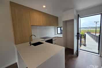 5/3 Firebrick Way, Hobsonville