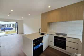 5/3 Firebrick Way, Hobsonville