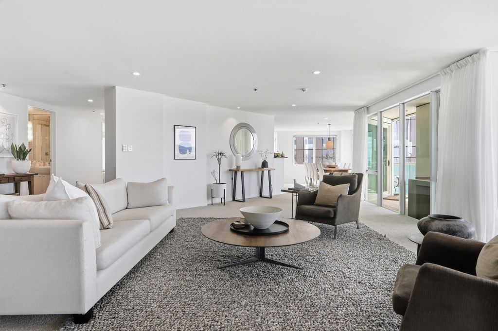 Grand living. Effortless luxury. 4