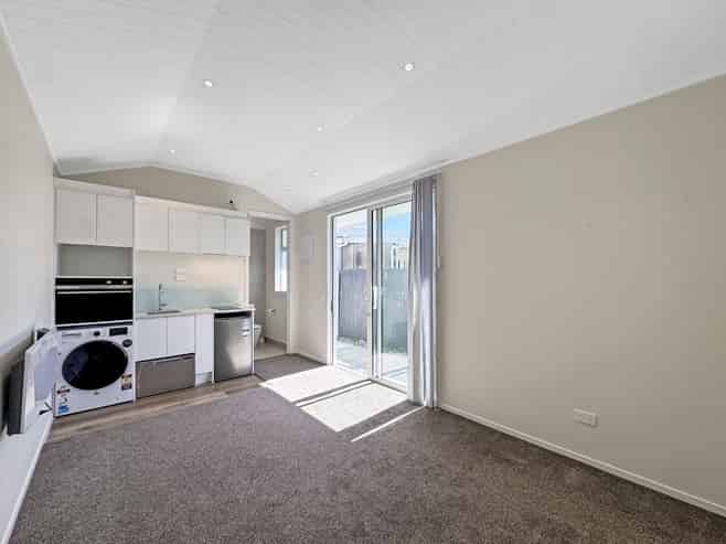 81A Endeavour Street, Lyall Bay