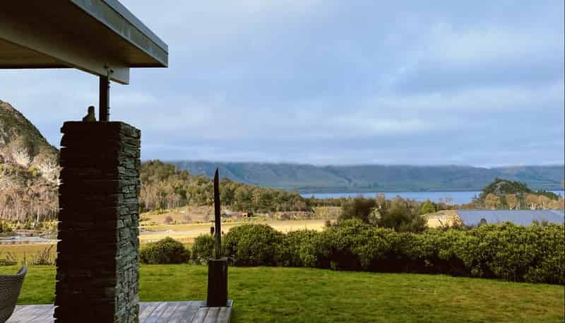 17 Lookout Drive, Mount Creighton