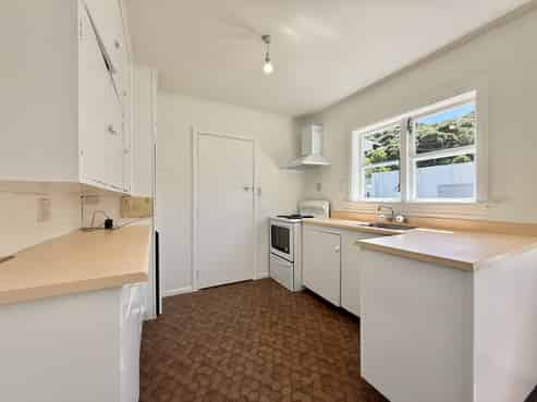 12 Davis Grove, Wainuiomata