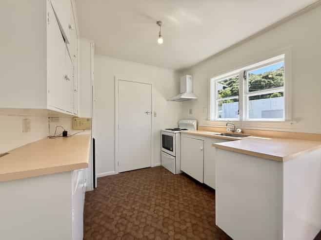 12 Davis Grove, Wainuiomata